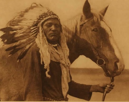 Un Blackfoot col suo cavallo